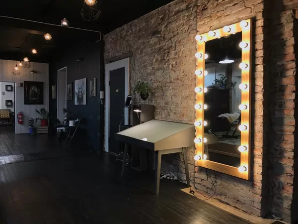 LIGHT BULB MIRROR