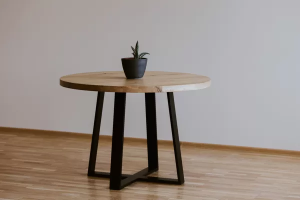 ROUND-SHAPED DINING TABLE
