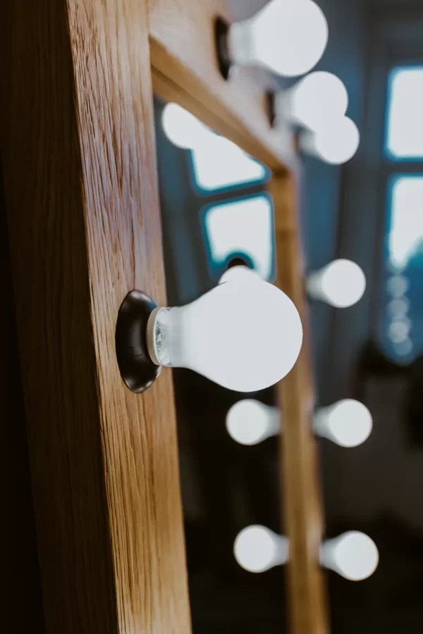 LICHT-LAMPEN-SPIEGEL